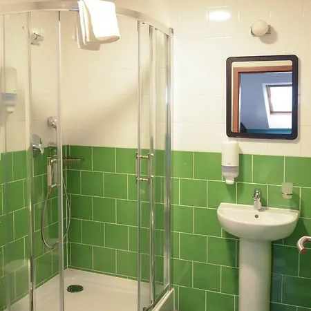 Safestay Presidential Palace Хостел *