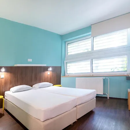 Safestay Presidential Palace * Братислава