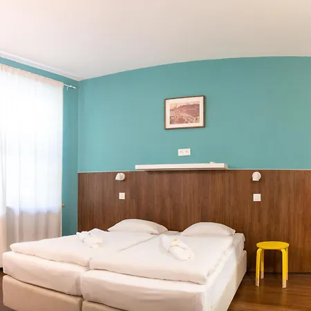 Safestay Presidential Palace * ברטיסלאבה