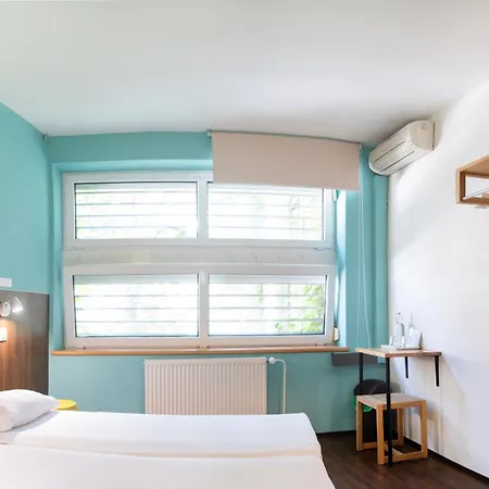 Хостел Safestay Presidential Palace Братислава