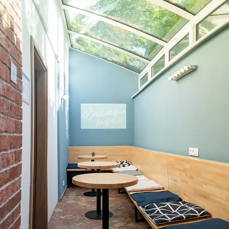 Safestay Presidential Palace Хостел *