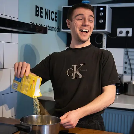 Safestay Presidential Palace Хостел *