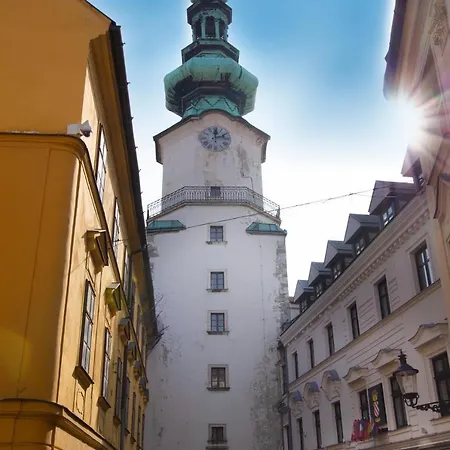 Safestay Presidential Palace * Братислава