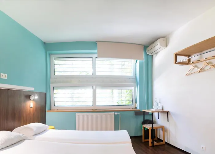 Hostel Safestay Presidential Palace Pressburg