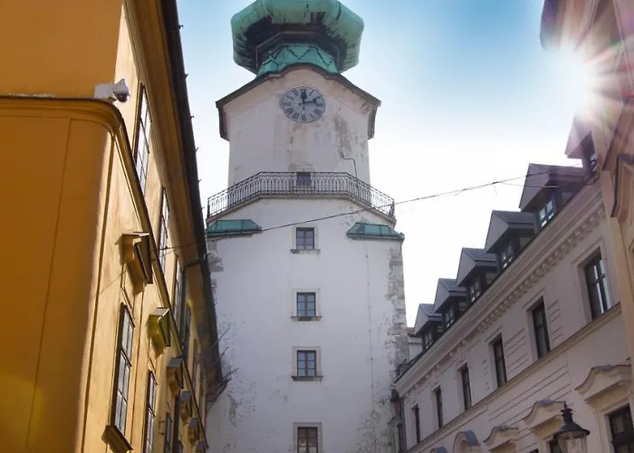 Safestay Presidential Palace * Pressburg